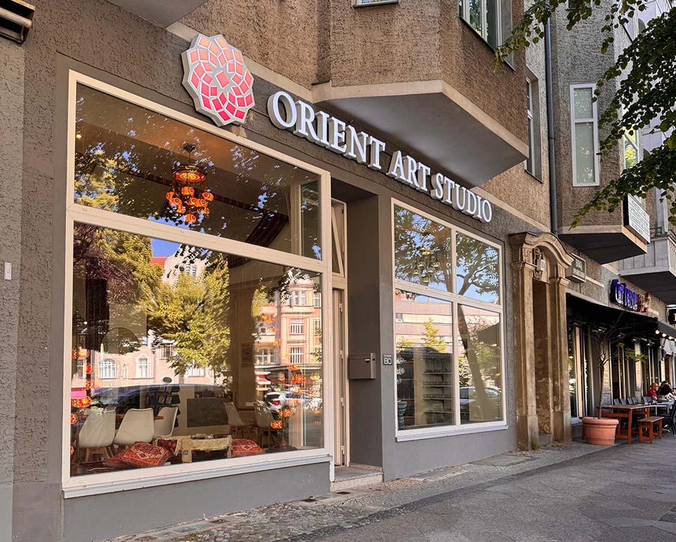 Außenansicht eines liebevoll gestalteten Kreativstudios für Paare in Berlin