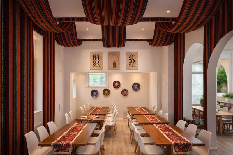 Kreativer Workshopraum im Orient Art Studio Berlin mit orientalischer Atmosphäre