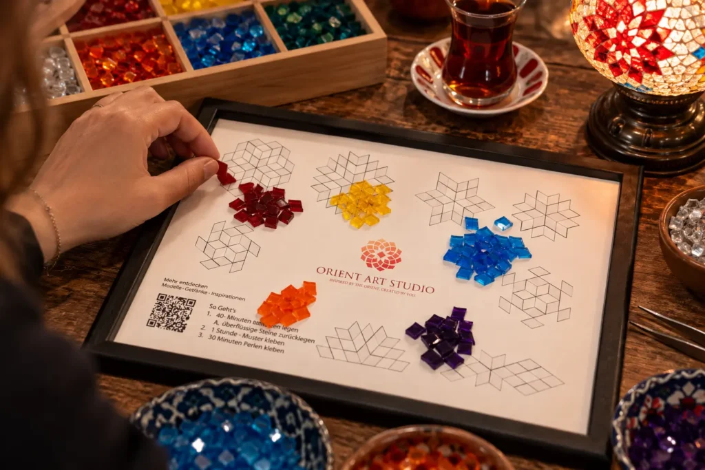 Muster und Farben beim Mosaiklampen-Workshop im Orient Art Studio Berlin